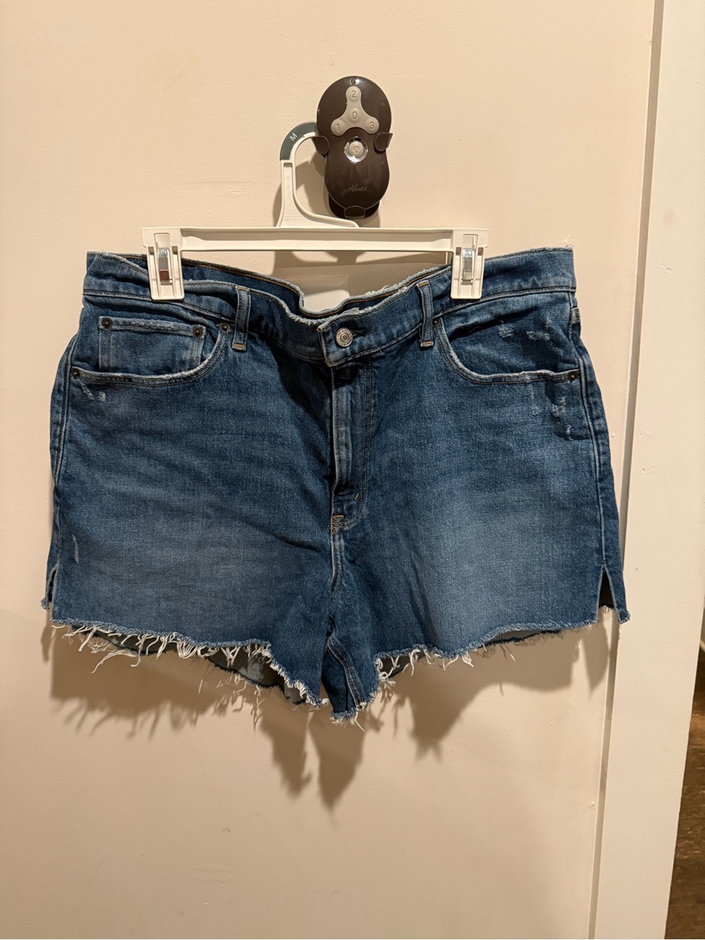 A&F The 4” Mom Short High Rise